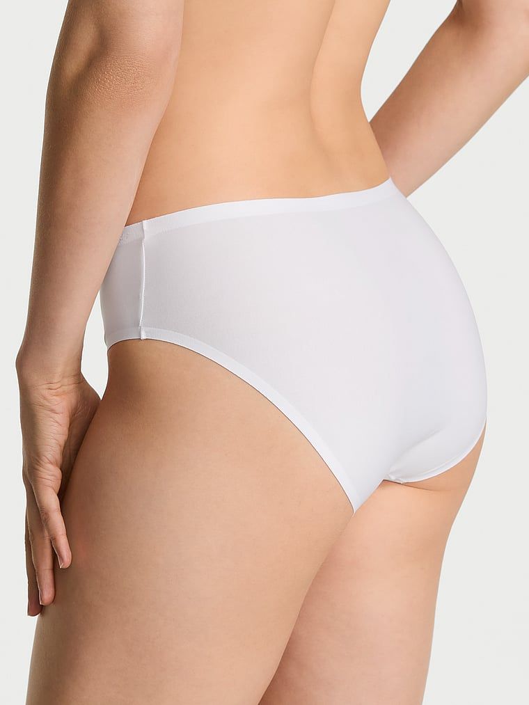 Kalhotky Flex z mikrovlákna. Produkt je bílý a pochází z kolekce Body by Victoria.