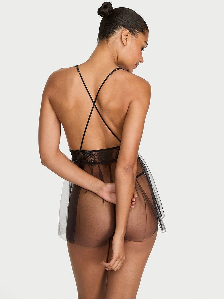 Krajková spodnička a tanga. Produkt je černý a pochází z kolekce Very Sexy.