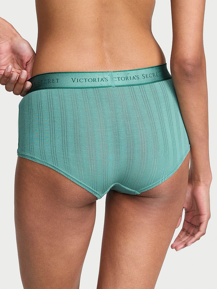 Kraťasy vyrobené z Ultra-Fine Logo Boyshort modal. Produkt je modré barvy a pochází z kolekce Cotton.