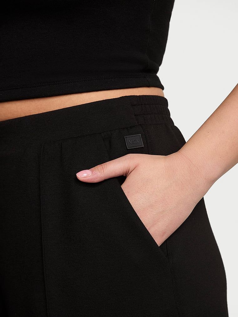 VSX Pletené šortky lehké jako péro. Produkt je černý a pochází z kolekce VSX.