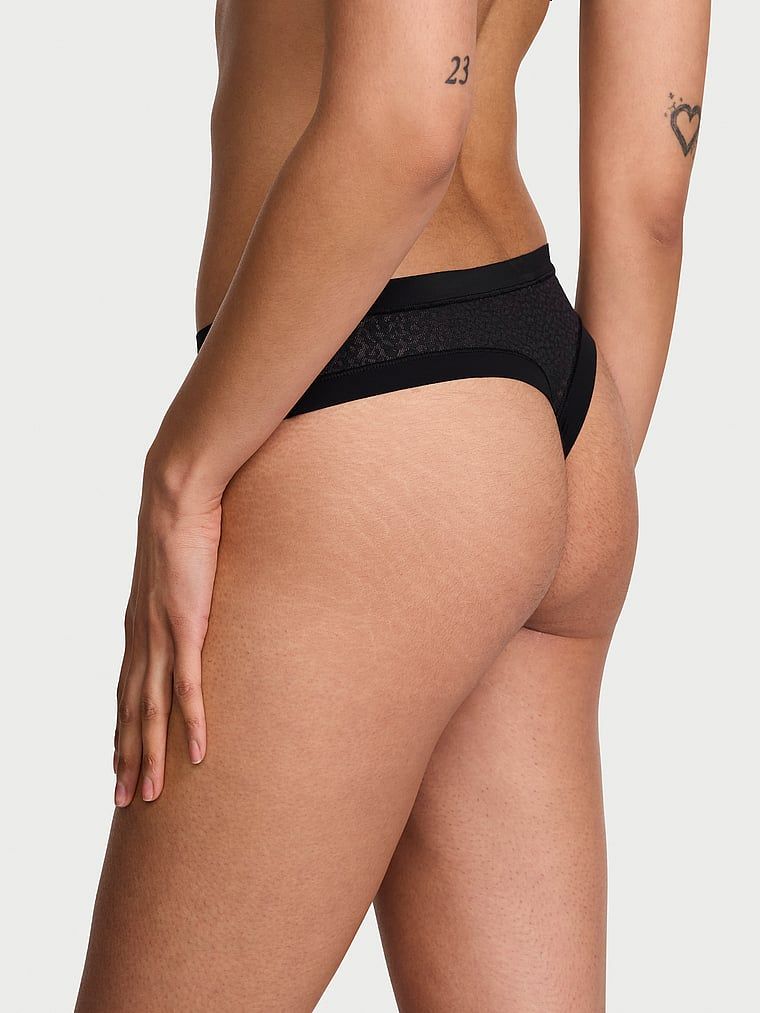 Tanga s leopardím vzorem jako Leopard. Produkt je černý a pochází z kolekce No-Show.
