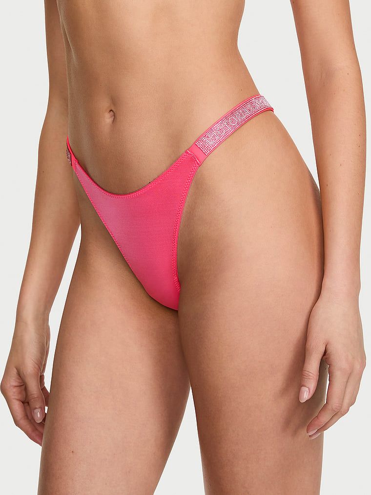 Tanga s lesklými ramínky Shine Strap. Produkt je růžové barvy a pochází z kolekce Very Sexy.