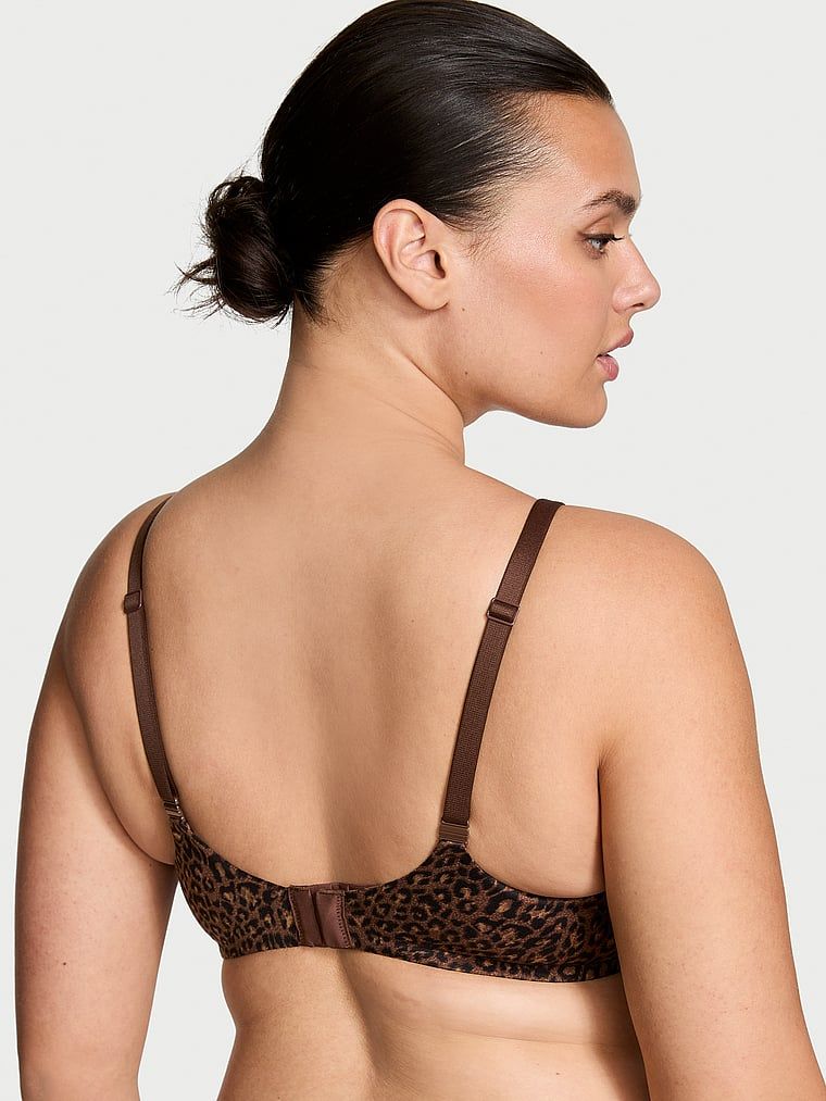 Hladká Demi mírně vyztužená podprsenka. Produkt má vzor se zvířecím motivem a pochází z kolekce Body by Victoria.