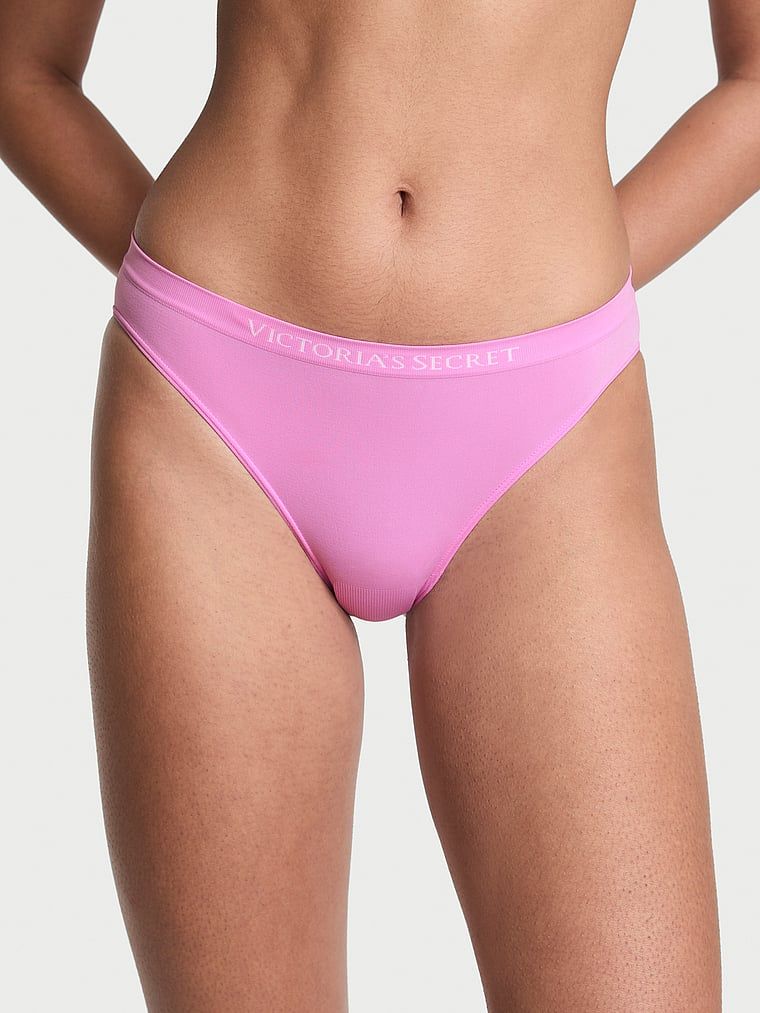 Bezešvé bikiny kalhotky. Produkt je růžový a pochází z kolekce Bezešvé.
