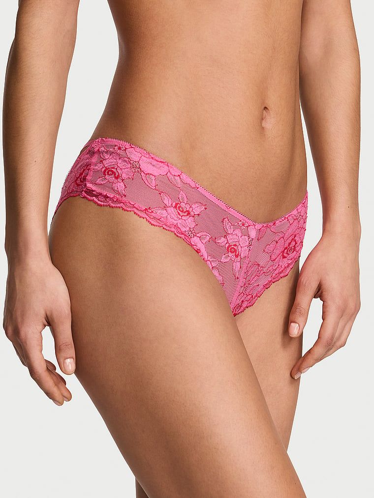 Růžové krajkové kalhotky v rozkroku s páskovým prstenem. Produkt je vícebarevný a pochází z kolekce Very Sexy.
