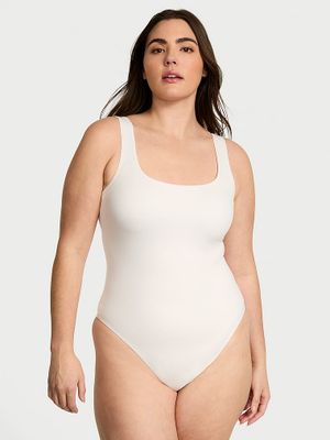 Victoria's Secret Bodywear s technologií FeatherSoft Inovativní nátělník se čtvercovým výstřihem