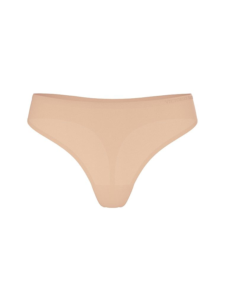 Flexibilní tanga z mikrovlákna. Produkt je béžový a pochází z kolekce Body by Victoria.