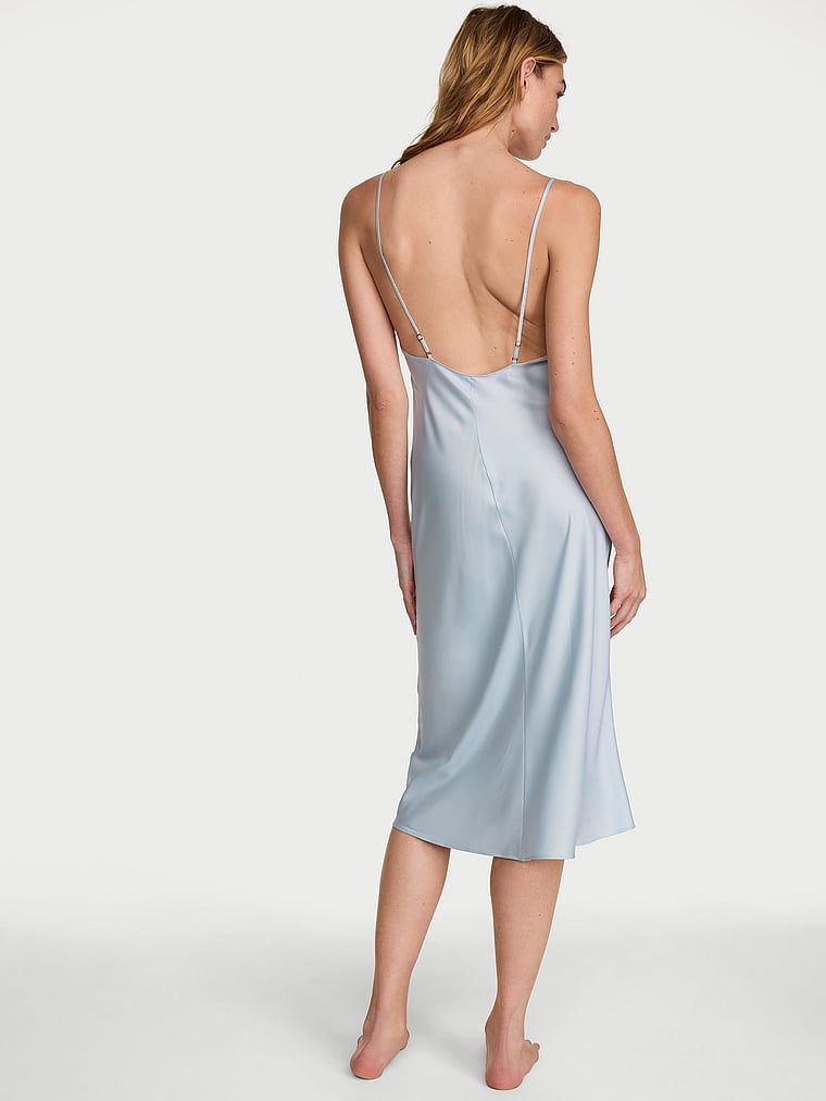 Satenové midi šaty. Produkt je modré barvy a pochází z kolekce Victoria's Secret.