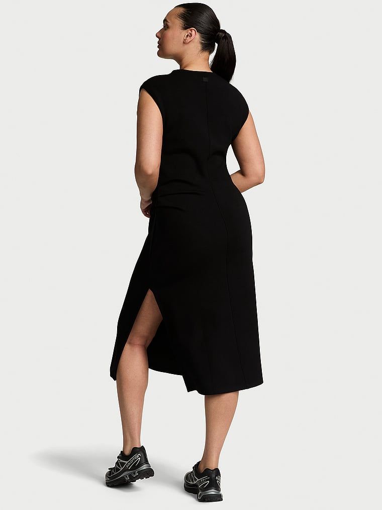 VSX Úpletové midi šaty z pérové váhy. Produkt je černý a pochází z kolekce VSX.