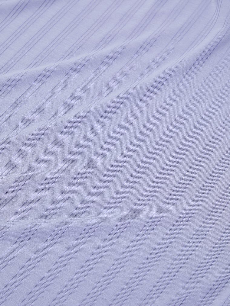 Dlouhé maxi šaty z Ultra-Fine Slip modal. Produkt je fialové barvy a pochází z kolekce Victoria's Secret.