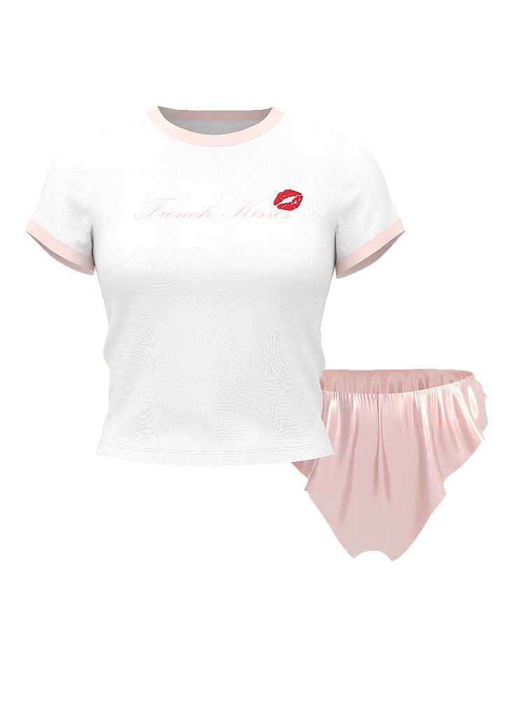 Spací souprava – modální tričko a saténové kraťasy. Produkt je bílé barvy a pochází z kolekce Victoria's Secret.