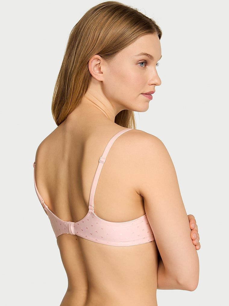 Mírně vycpaná podprsenka s pevně vystavěnými košíčky. Produkt je růžové barvy a pochází z kolekce Body by Victoria.