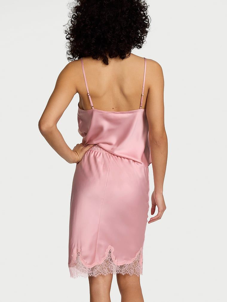 Satěnová sukně zakončená krajkou. Produkt je růžové barvy a pochází z kolekce Dream Angels.