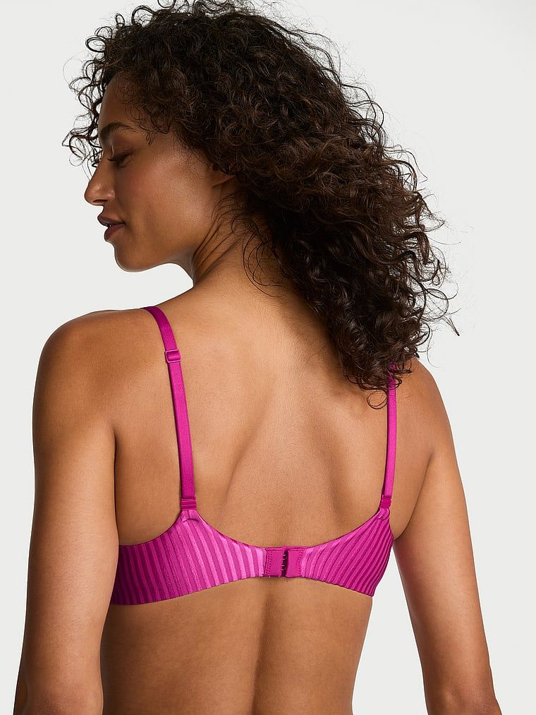 Mírně vyztužená podprsenka Demi. Produkt je růžový a pochází z kolekce Body by Victoria.