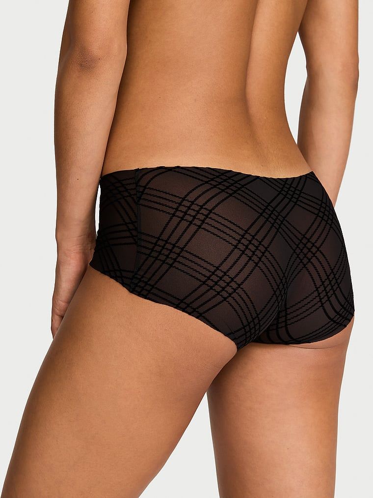 Kostkované síťované kalhotky No-Show kostkované klukaty Boyshorts. Produkt má vzorovanou barvu a pochází z kolekce No-Show.