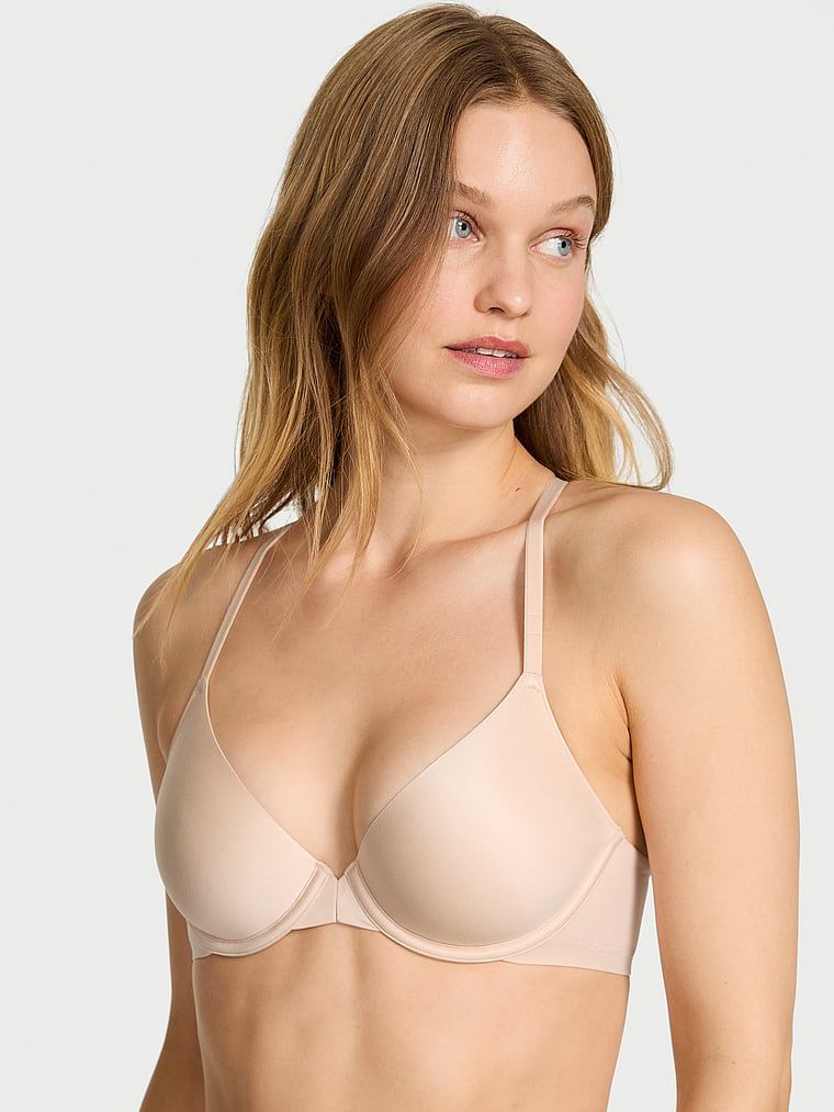 Mírně vyztužená podprsenka se zapínáním vpředu. Produkt je béžové barvy a pochází z kolekce Body by Victoria.
