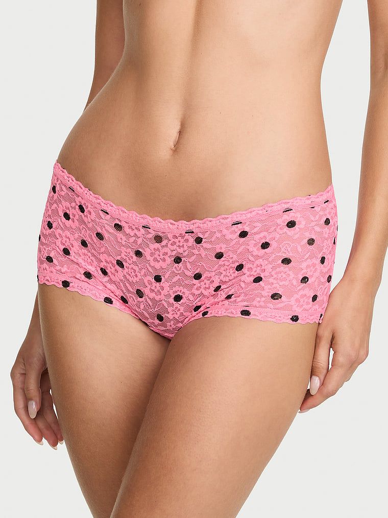 Krajkové kraťasy s nízkým pasem Boyshorts. Produkt má barevný potisk a pochází z kolekce Lacie.