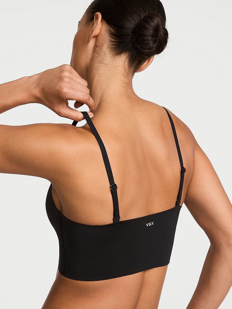 VSX Featherweight sportovní podprsenka s prodlouženým střihem. Produkt je černý a pochází z kolekce VSX.