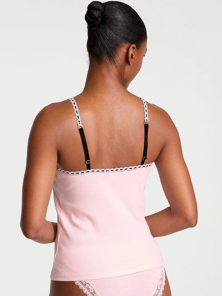 Koketní bavlněný spací top s žebrováním na clemér. Produkt je růžové barvy a pochází z kolekce Victoria's Secret.