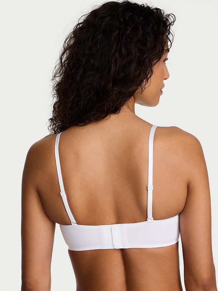 Sweetheart podprsenka bez ramínek a mírně vycpávaná podprsenka. Produkt je bílé barvy a pochází z kolekce Invisible by Victoria's Secret.