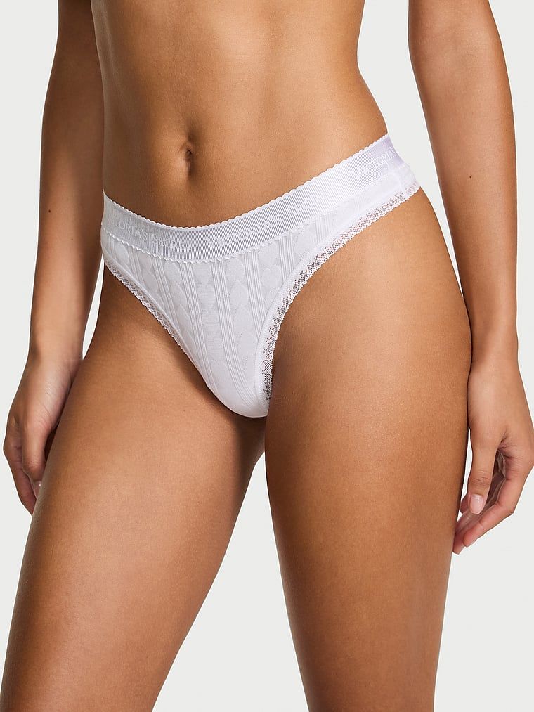 Bavlněné tanga se srdíčky a logem Heart Pointelle. Produkt je bílé barvy a pochází z kolekce Cotton.