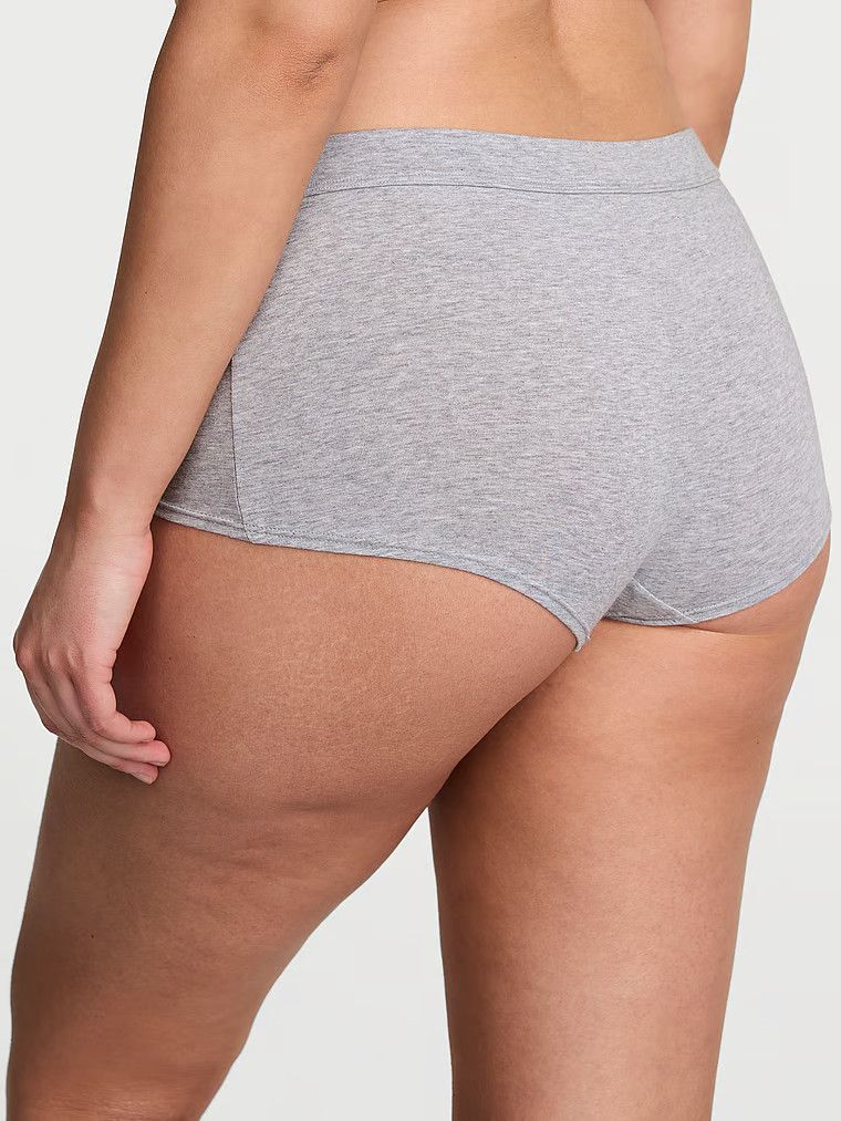 Bavlněné kalhotky, šortky s logem v pase Boyshort Hardware. Výrobek je šedý a pochází z kolekce Cotton.