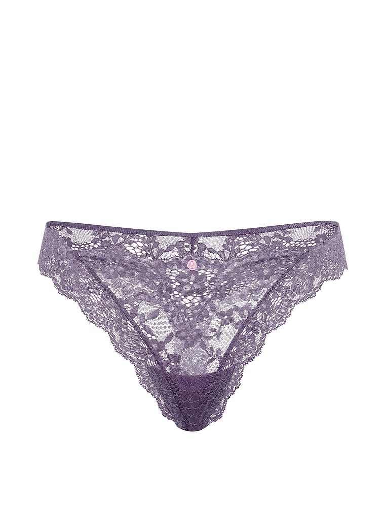 Krajkové tanga Lace. Produkt je šedé barvy a pochází z kolekce Dream Angels.