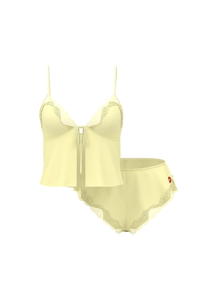 Satónová spací souprava – top a kraťasy Tease. Produkt je žluté barvy a pochází z kolekce Victoria's Secret.
