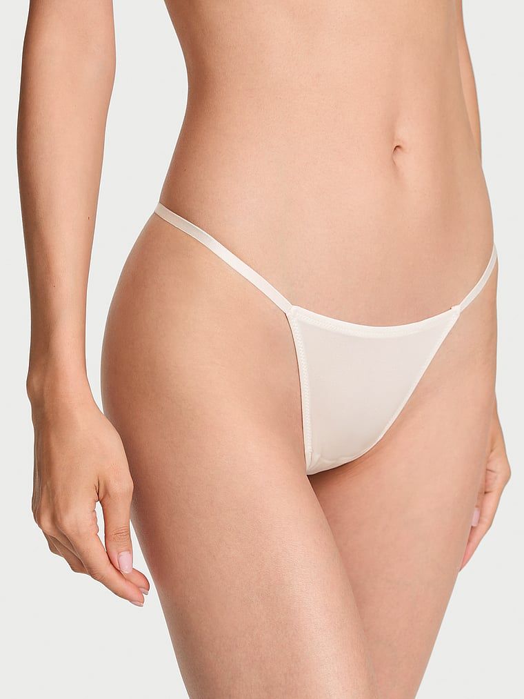 Tanga s řetízkem vzadu Charm. Produkt je bílé barvy a pochází z kolekce Very Sexy.