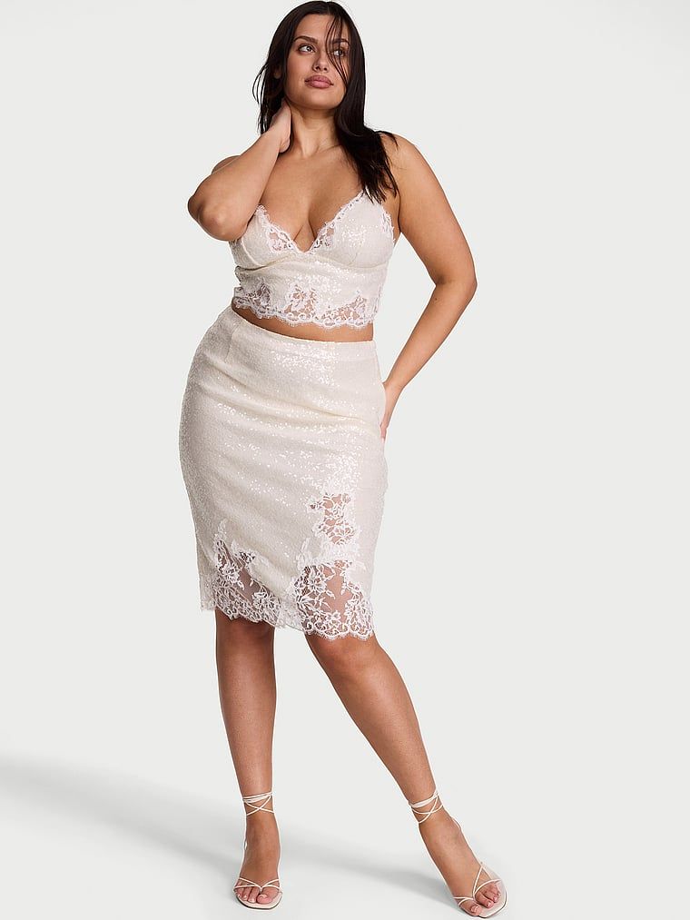 Připravená pro nevěstu – horní braletka a sukně Atelier Bridal. Produkt je vzorovaný a pochází z kolekce Dream Angels.