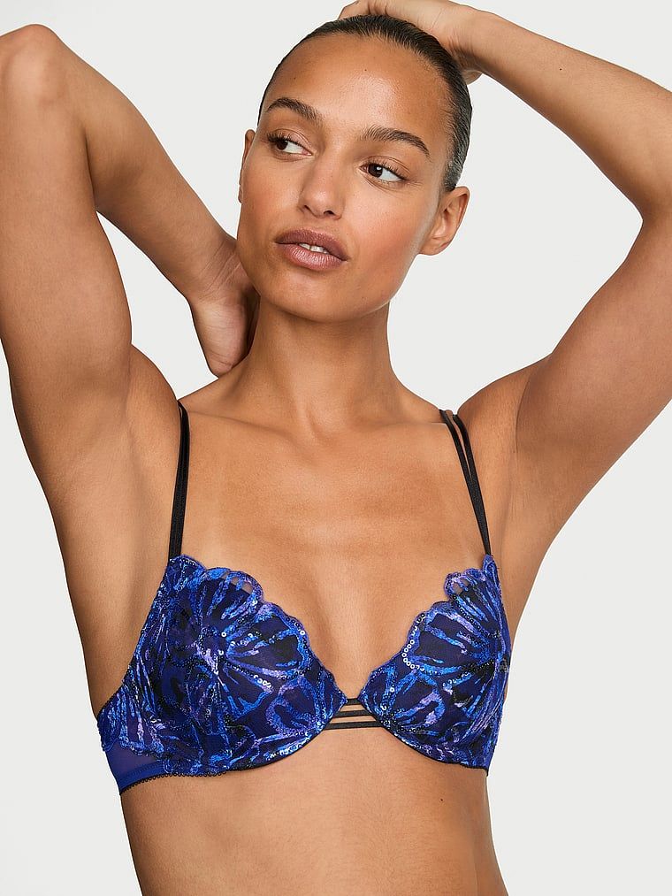 Mírně vycpaná podprsenka s party Floral Demi flitry. Produkt je vzorovaný a pochází z kolekce Very Sexy.