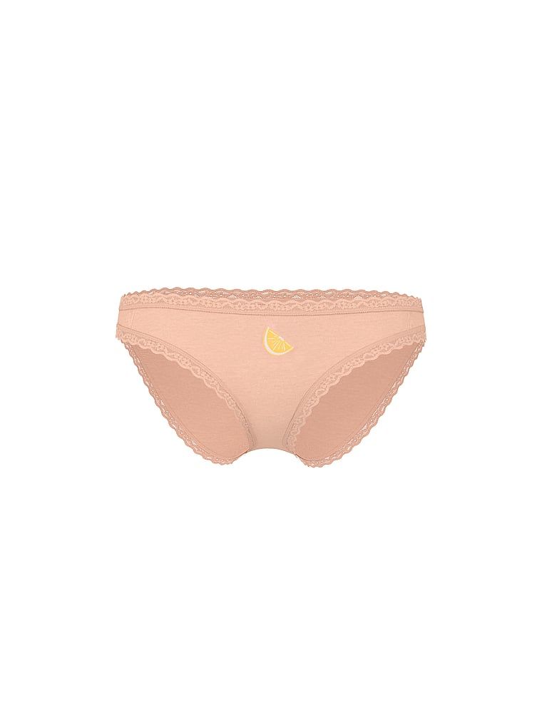 Bavlněné kalhotky s krajkovými bikinami s krajkovým lemováním. Produkt je růžové barvy a pochází z kolekce Lace Trim.