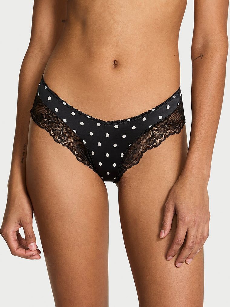 Krajkové kalhotky s krajkou na okrajích a vysoko střiženými nohavičkami: Lace-Lem Cheeky. Produkt je vzorovaný a pochází z kolekce Very Sexy.