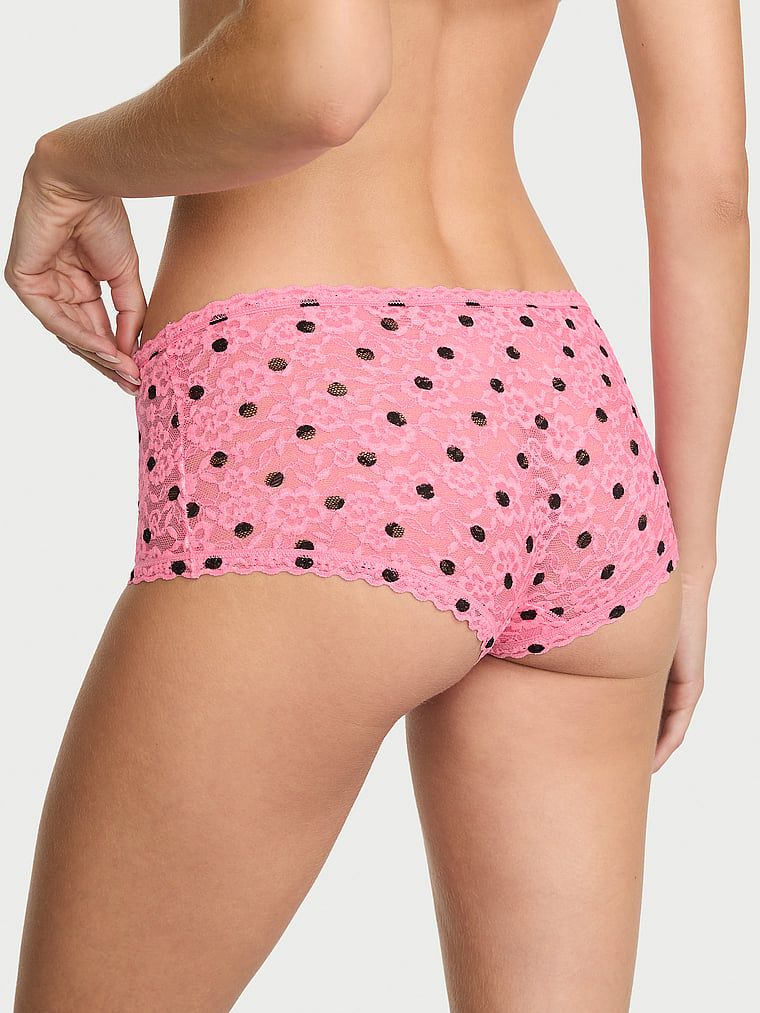 Krajkové kraťasy s nízkým pasem Boyshorts. Produkt má barevný potisk a pochází z kolekce Lacie.