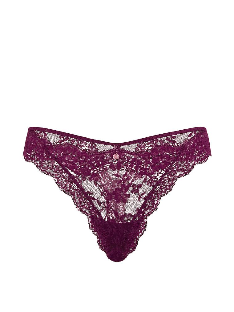Krajkové krajkové tanga. Produkt je fialové barvy a pochází z kolekce Dream Angels.