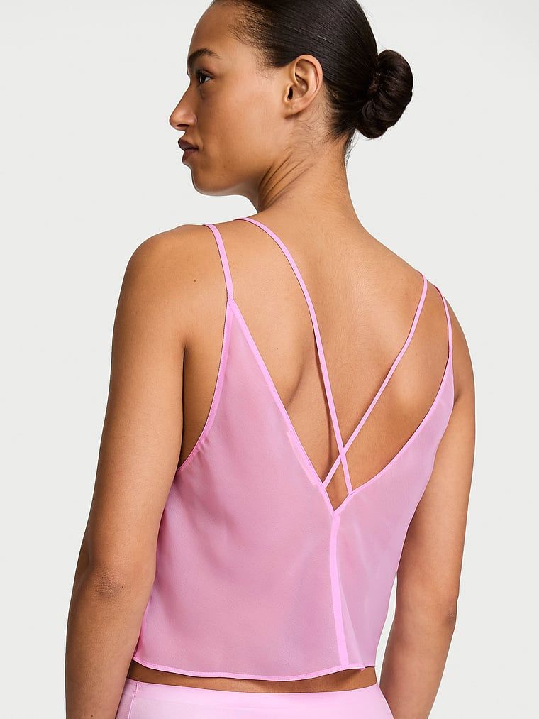 Šifonový vrch na spaní. Produkt je růžové barvy a pochází z kolekce Victoria's Secret.