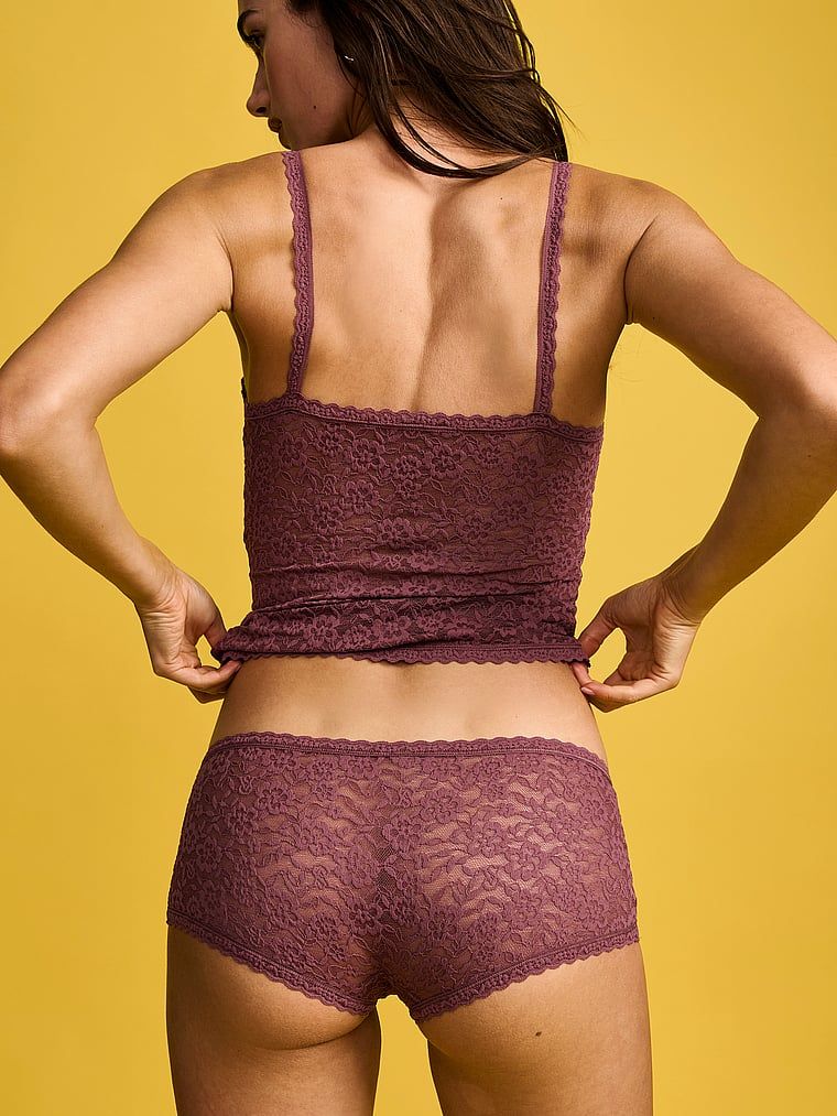 Krajkové kraťasy s nízkým pasem Boyshorts. Produkt je růžové barvy a pochází z kolekce Lacie.