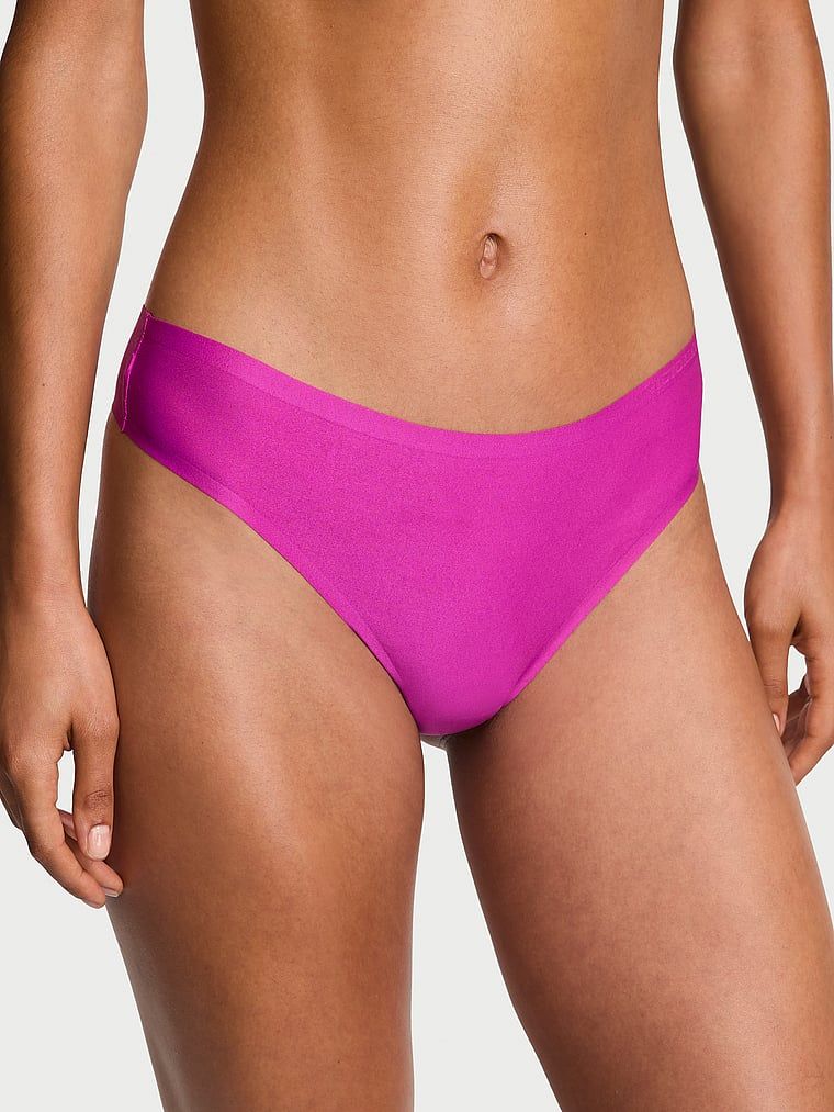 Flexibilní tanga z mikrovlákna. Produkt je růžový a pochází z kolekce Body by Victoria.