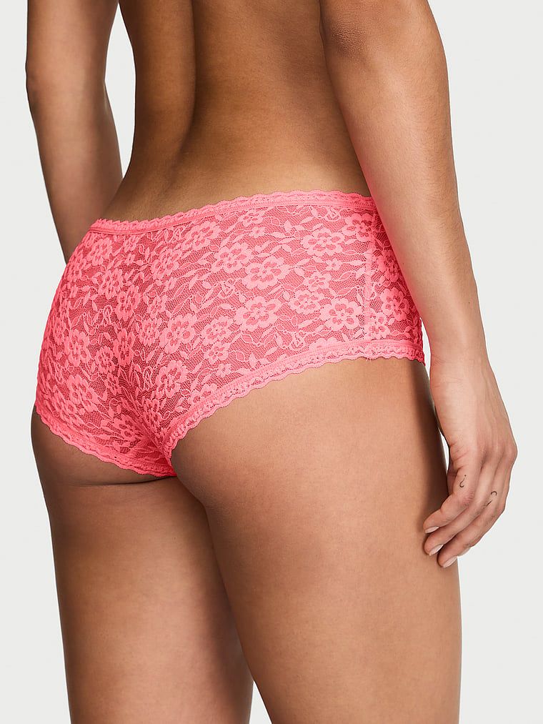 Krajkové kraťasy s nízkým pasem Boyshorts. Produkt je růžové barvy a pochází z kolekce Lacie.