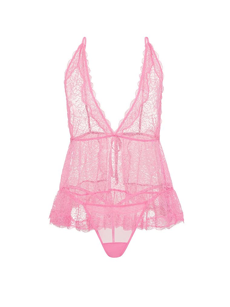 Škádlit Babydoll a tanga. Produkt je růžové barvy a pochází z kolekce Victoria's Secret.