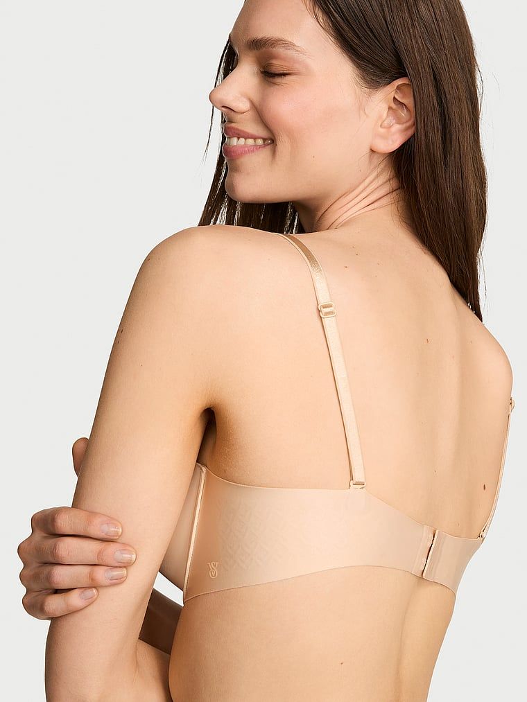 Uplift bezramínková push-up podprsenka. Produkt je béžové barvy a pochází z kolekce Invisible by Victoria's Secret.