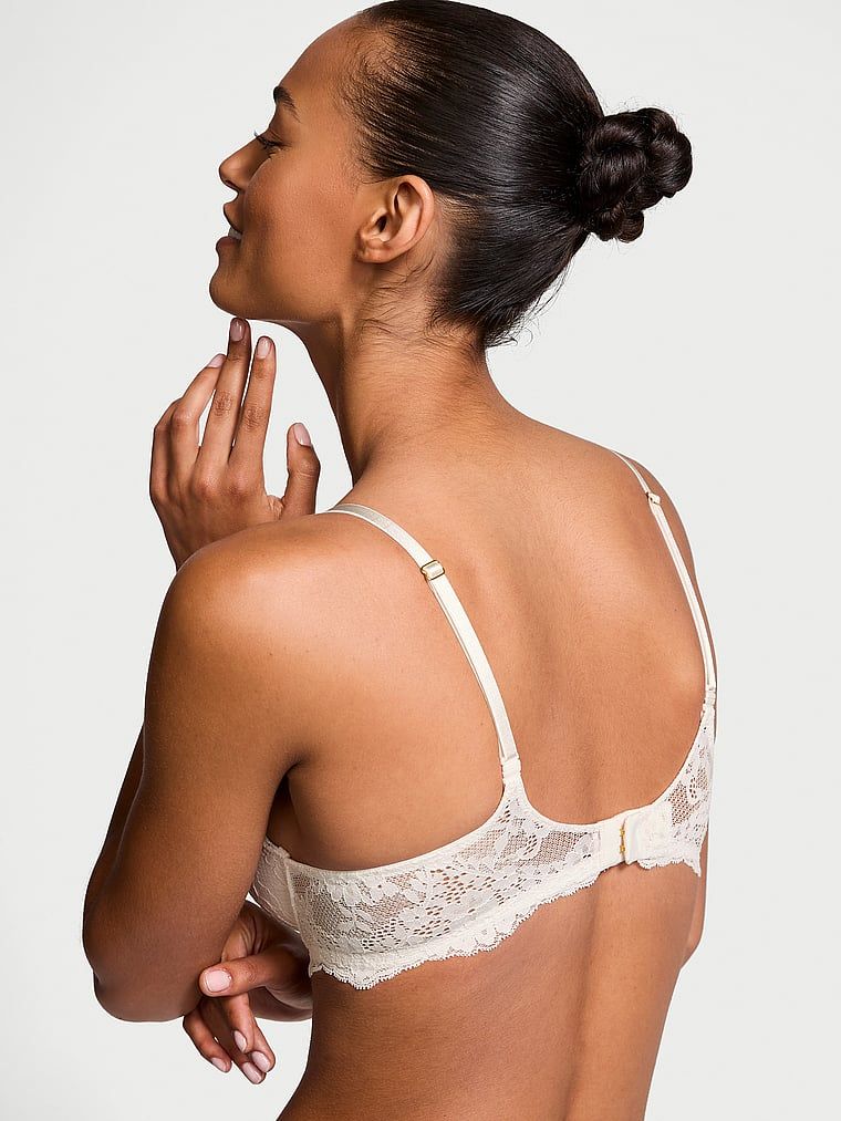 Krajková push-up podprsenka. Výrobek je bílý a pochází z kolekce Dream Angels.