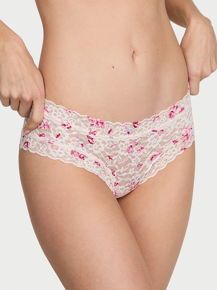 Krajkové krajkové kalhotky Laceky. Produkt má květinový vzor a pochází z kolekce Lacie.