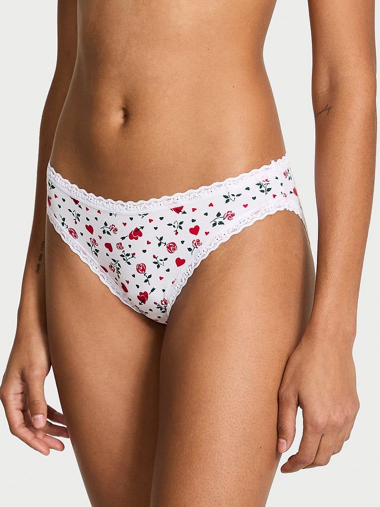Bavlněné kalhotky s krajkovými bikinami s krajkovým lemováním. Produkt je vzorovaný a pochází z kolekce Lace Trim.