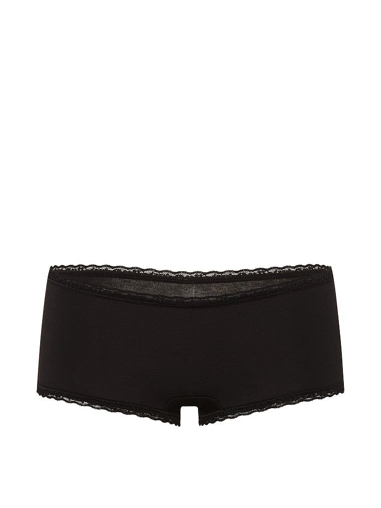 Bavlněné kraťasy s krajkou na okrajích, krajkové šortky s lemováním Boyshort. Produkt je černý a pochází z kolekce Lace Trim.