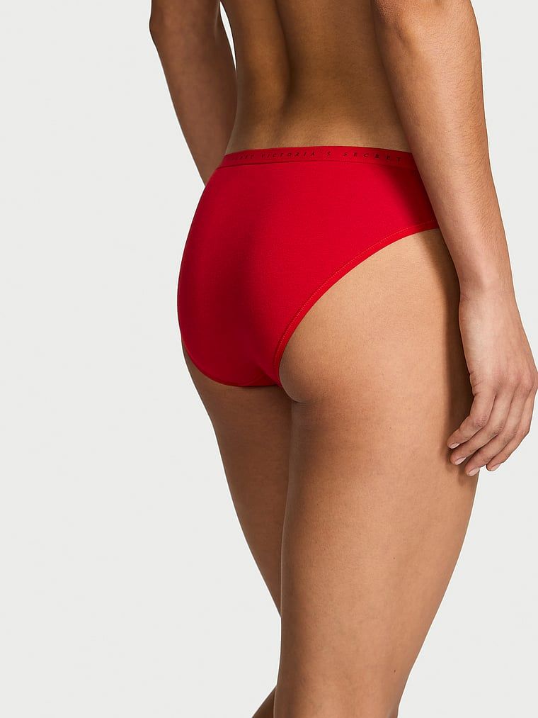 Bavlněné bikiny kalhotky. Produkt má červenou barvu a pochází z kolekce Victoria's Secret.