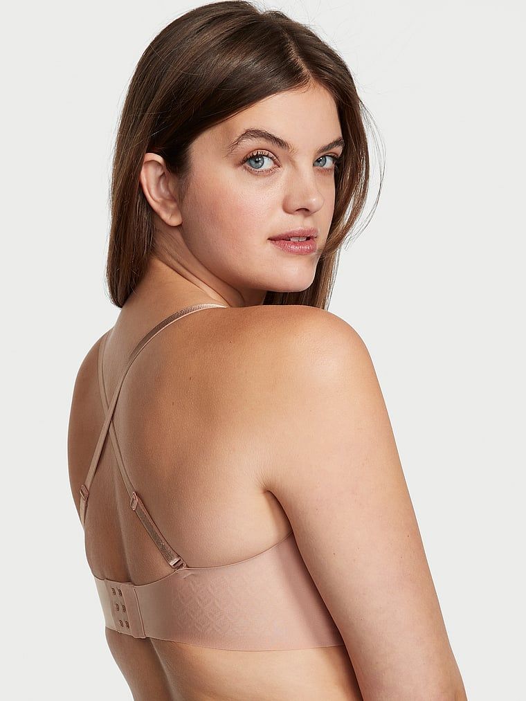 Iluze Hladká push-up podprsenka bez ramínek. Produkt je béžový a pochází z kolekce Victoria's Secret Bare.