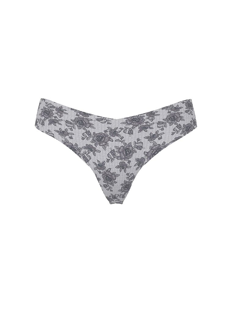 Tanga bez švů. Produkt má květinový vzor a pochází z kolekce No-Show.