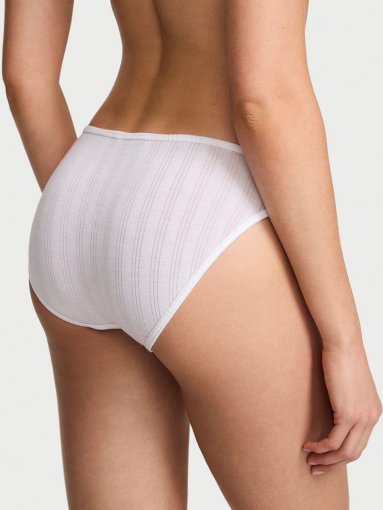 Kalhotky z modálu Ultra-Fine Bikini. Produkt je bílé barvy a pochází z kolekce Victoria's Secret.