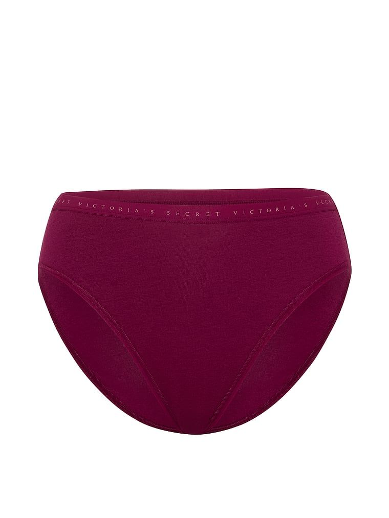 Bavlněné slipy s vysoko střiženými nohavičkami. Produkt je růžové barvy a pochází z kolekce Victoria's Secret.
